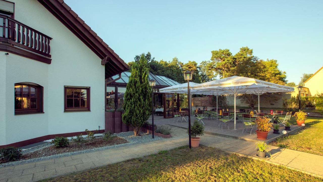 Lokal Genial Pension & Restaurant Beelitz Exterior foto